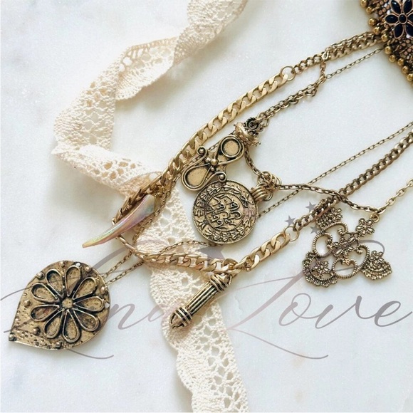 Ariana Ost Walsh Choker Necklace
Free People
NWT
COLOR - Brown & Gold - Picture 5 of 5